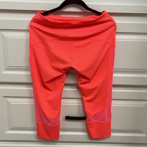 ASICS orange ladies medium capri length leggings NWOT - Picture 2 of 3